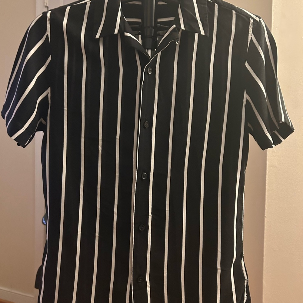 Express Black and White Vertical Stripe Short-Sleeve Button-Down Shirt